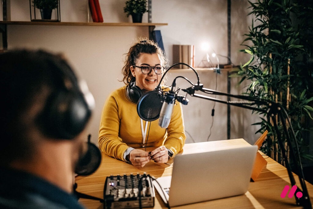 ¿Qué necesito para transmitir radio por internet?